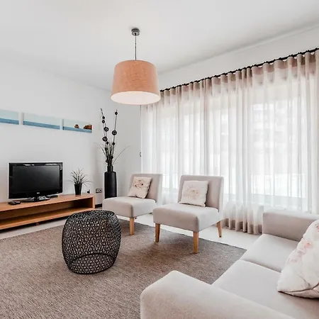Charm Paradise Apartment