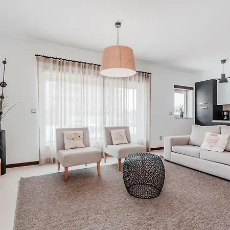 Charm Paradise Apartment